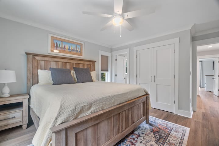 2nd floor King bedroom w/ private bathroom