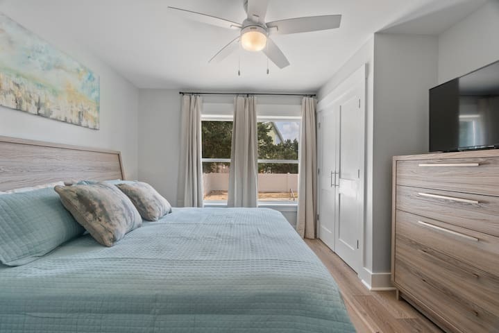 1st floor handicap friendly king bedrooms w/ en suite