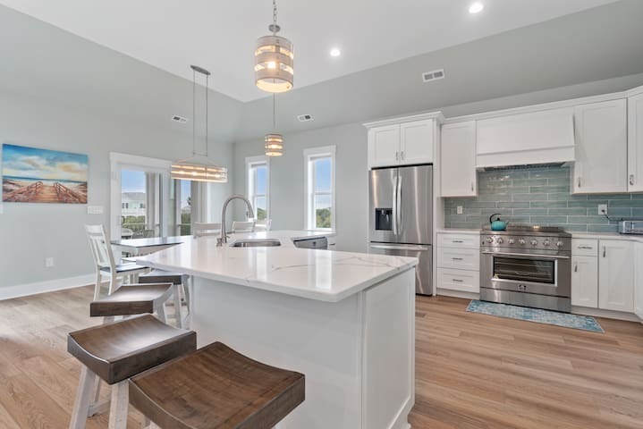 Kitchen island that seats 6