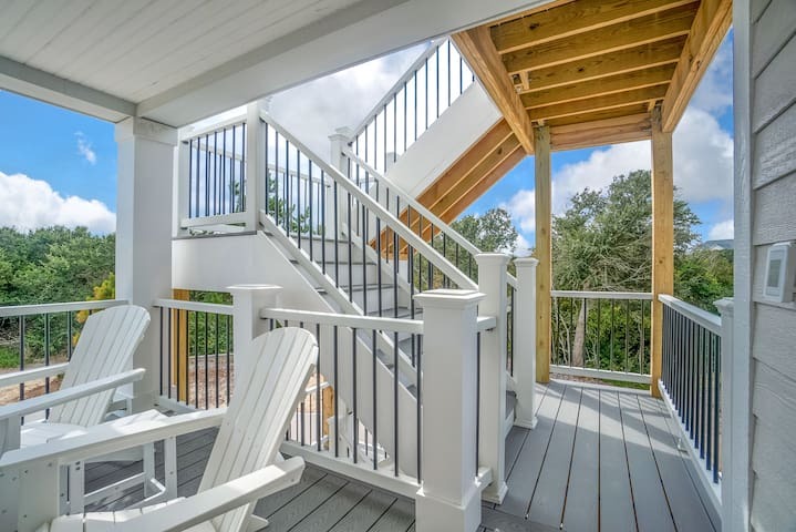 2nd level covered porch with steps leading up to the 3rd floor and down to the pool