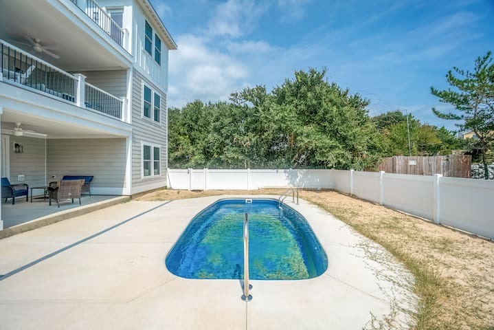 pool and covered patio area