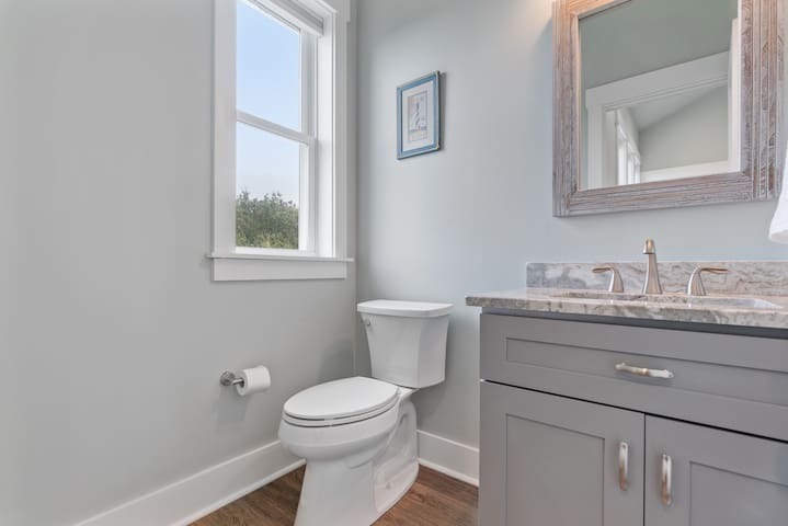 3rd floor half bathroom