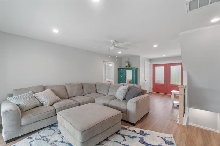 2nd level living room 