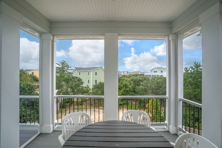 3rd floor screened in porch