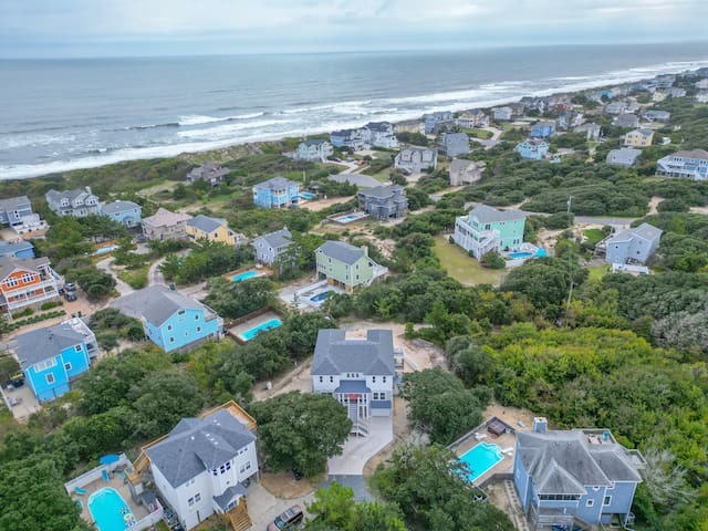 Front ariel view, easy walk to the beach within the private neighborhood of Ocean Sands