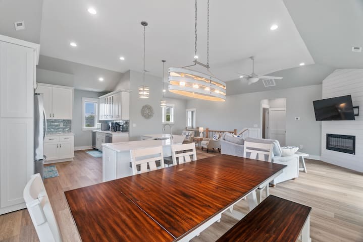 Dining table that seats 8