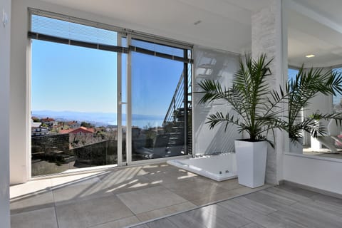 House Luxury - Unit 377031-13