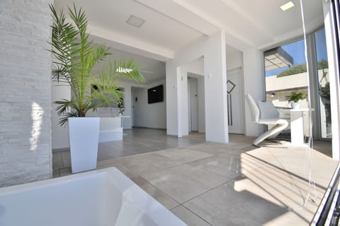 House Luxury - Unit 377031-13