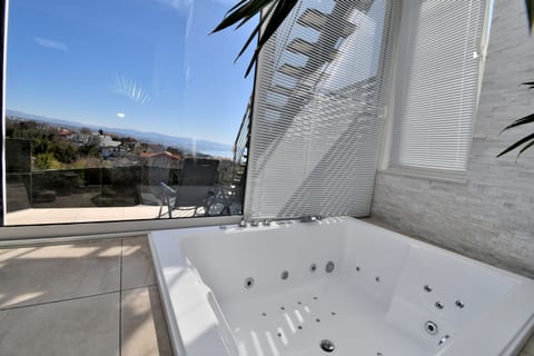 House Luxury - Unit 377031-13