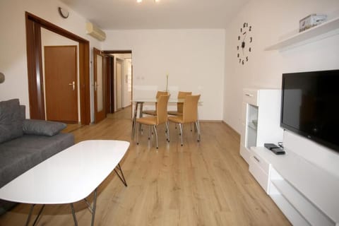 Apartments Tadijic - Unit 377090-13