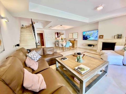 Luxury 3BR Townhouse in Puerto Banús Walk to Beach
