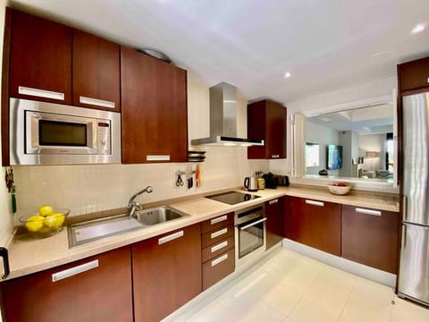 Luxury 3BR Townhouse in Puerto Banús Walk to Beach