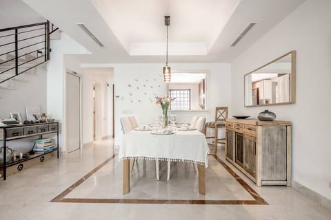 Luxury 3BR Townhouse in Puerto Banús Walk to Beach