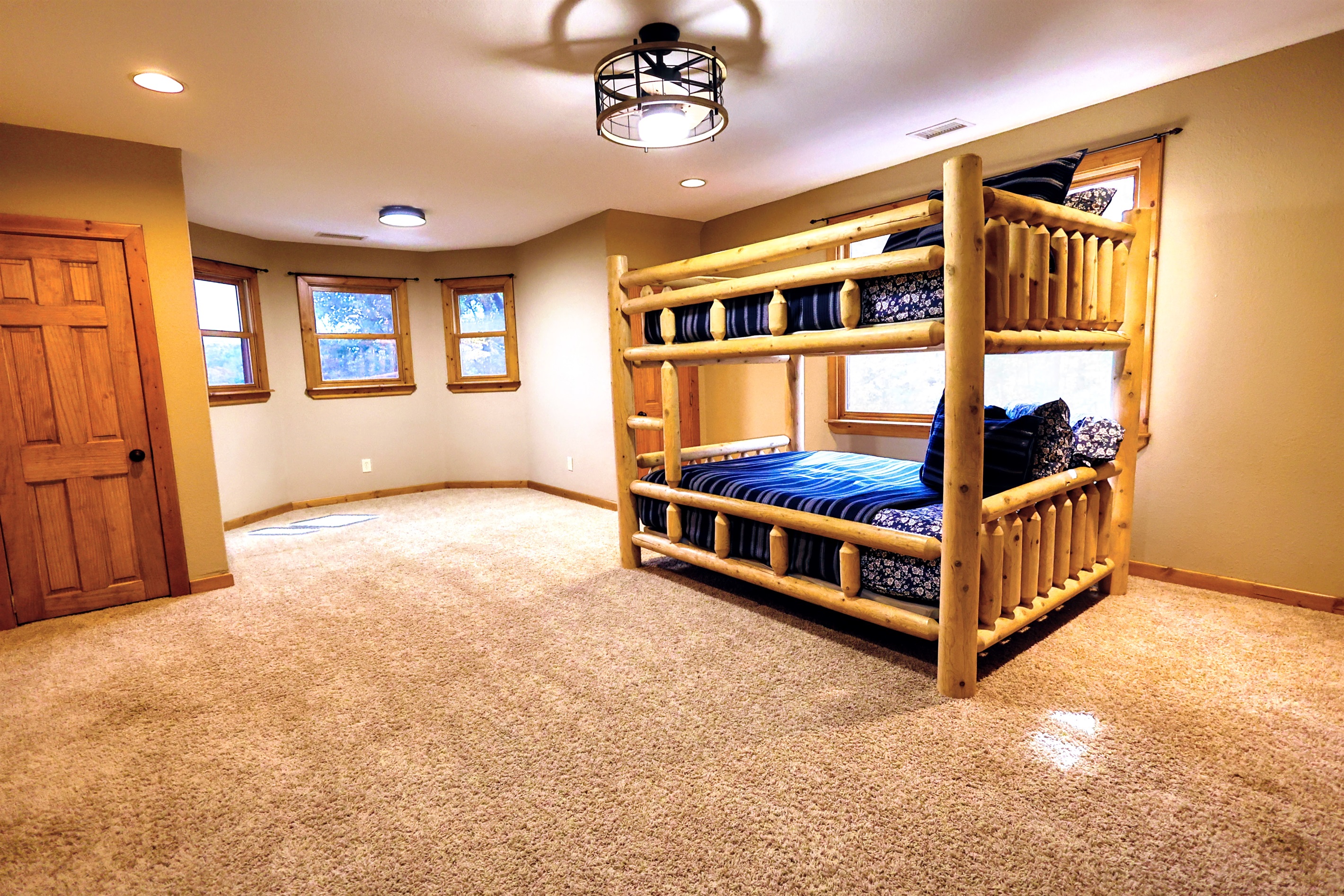 Queen BunkBeds with TV - Upper Level