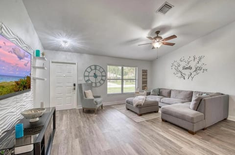 Royal Palm Escape-Stylish•Spacious•Prime Location image 3