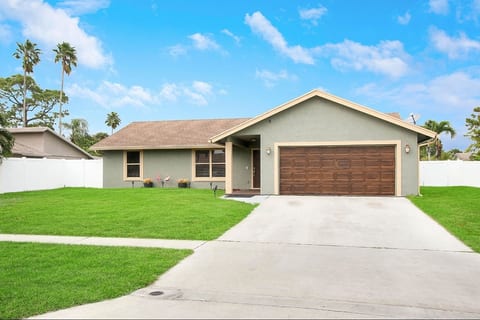 Royal Palm Escape-Stylish•Spacious•Prime Location image 2