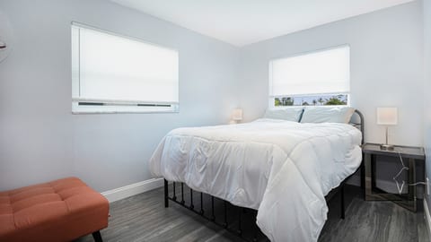 Apartment in the heart of Cape Coral. King bed