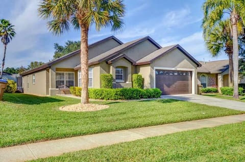 Sunny Oaks Poolside, pool spa games,4m to Disney