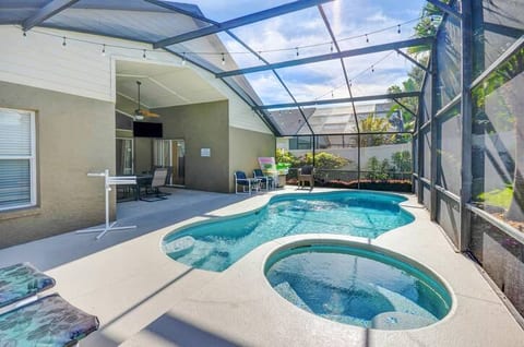 Sunny Oaks Poolside, pool spa games,4m to Disney