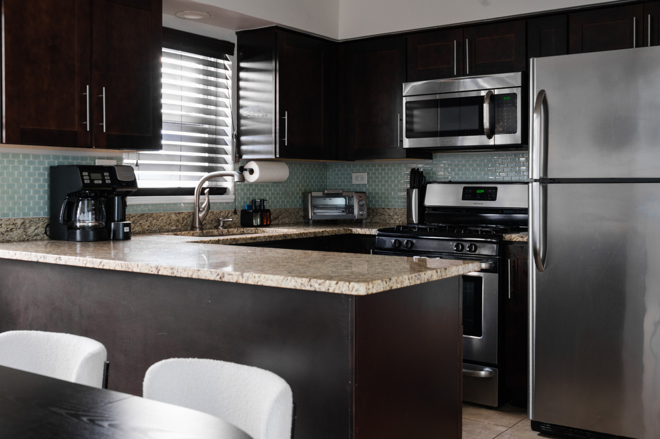 2br-*-newly-furnished-modern-apt-*-near-o'hare/