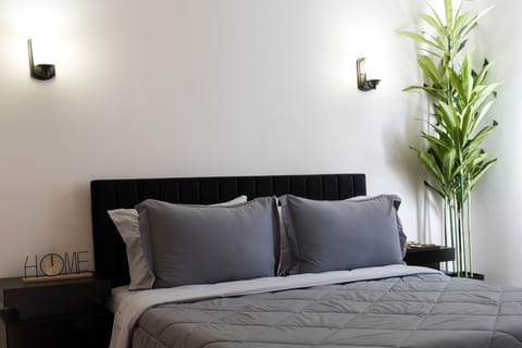 2BR • Newly Furnished Modern Apt • Near O'Hare