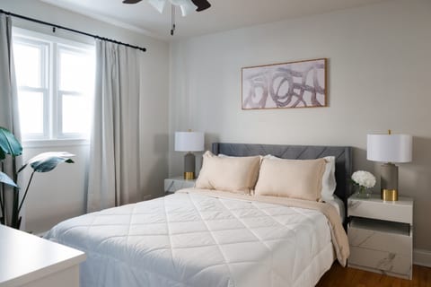 2BR • Newly Furnished Modern Apt • Near O'Hare