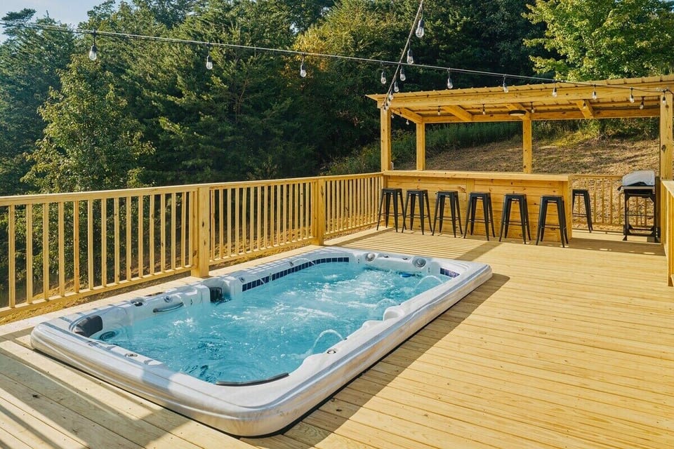 Outdoor spa tub