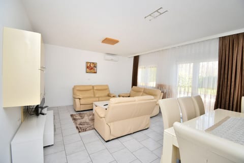 House Perci 2 - Unit 377130-13