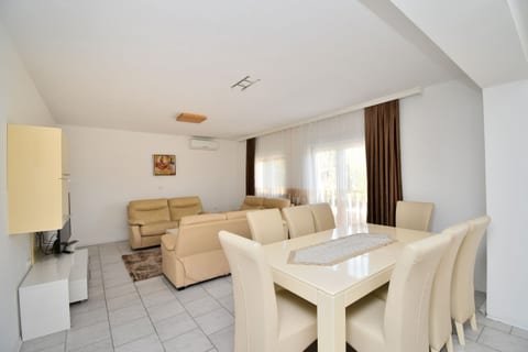 House Perci 2 - Unit 377130-13