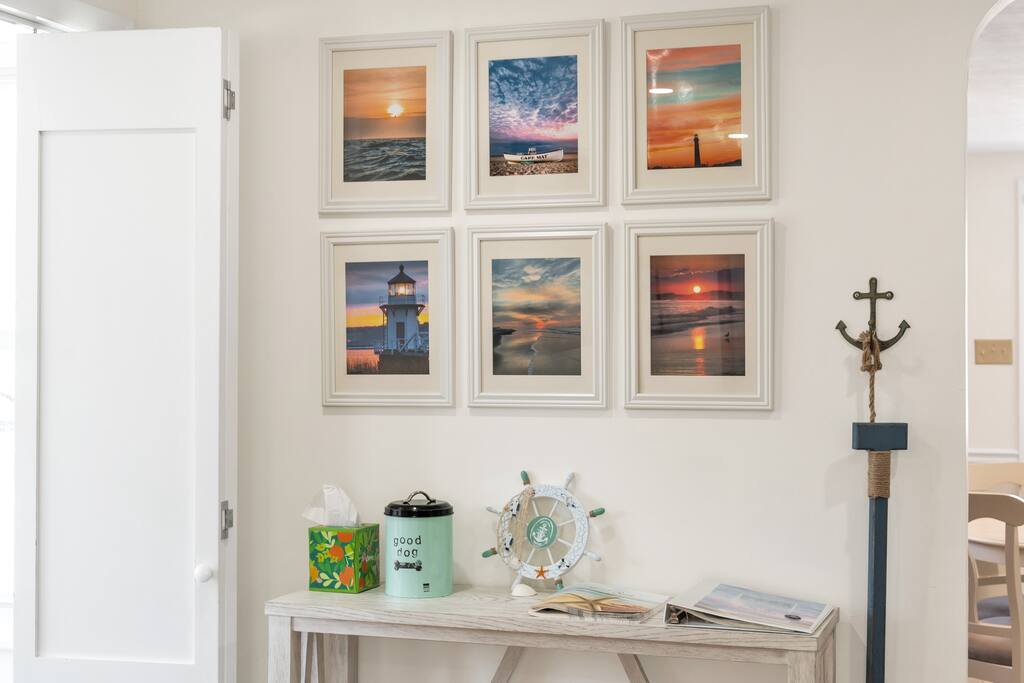 Cozy Beach House • Deck • Smart TVs • 5 Min to Bay