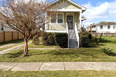 2BR/2FB New Orleans Lakefront Home