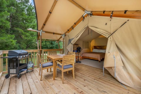 Glamping Escape on Lake Livingston