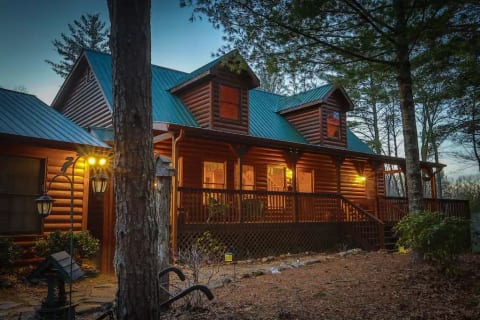 Rare 5 bedroom. Its time to relax and reconnect in the mountains