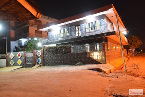 All the light you see here is solar powered. Yes, all! That’s great for security and in any case of power outage, the house is in and out less sensitive to such event.