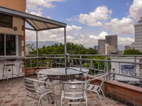 5 Bedroom Combo Roof Deck AC Private 2 Hot Tubs.