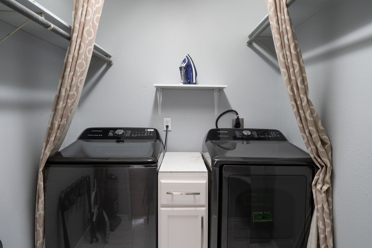 Washer/dryer - Infinite Views, Heated Pool, Hill Country Paradise! - Canyon Lake