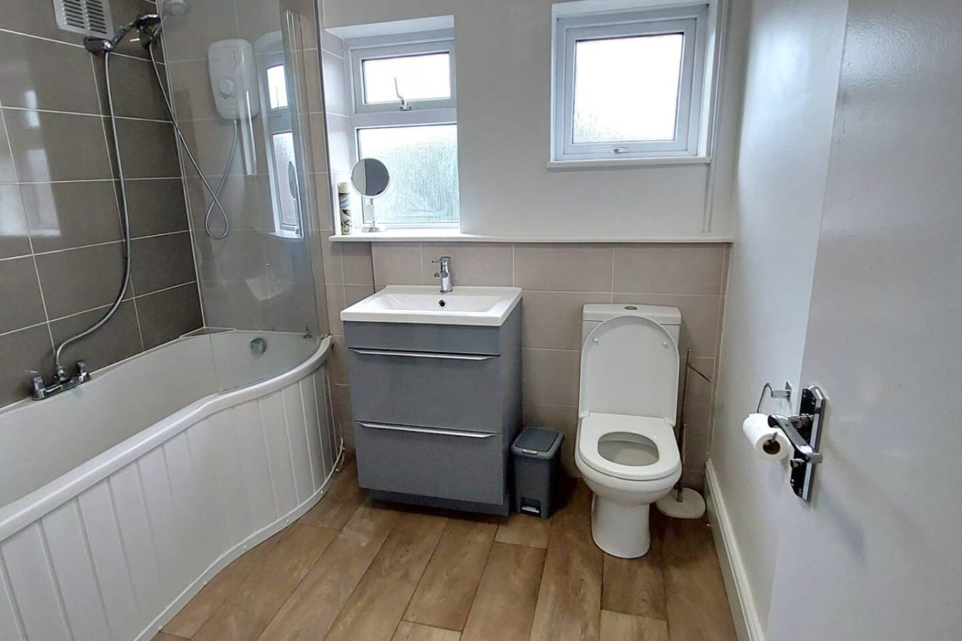 Entire House| Long Stays in Gloucester|Contractors - Longlevens