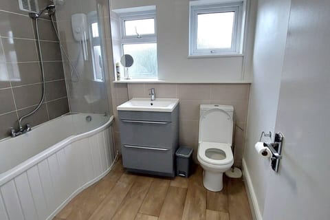 Entire House| Long Stays in Gloucester|Contractors/Families
