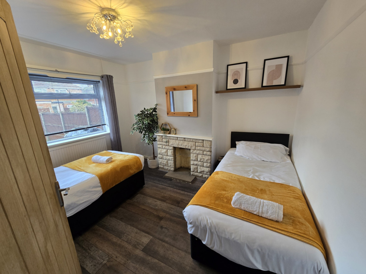 Entire House| Long Stays in Gloucester|Contractors - Longlevens