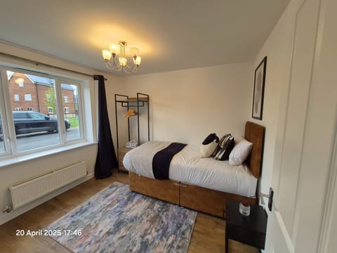 5 Bedroom House in Cheltenham, Sleeps 11