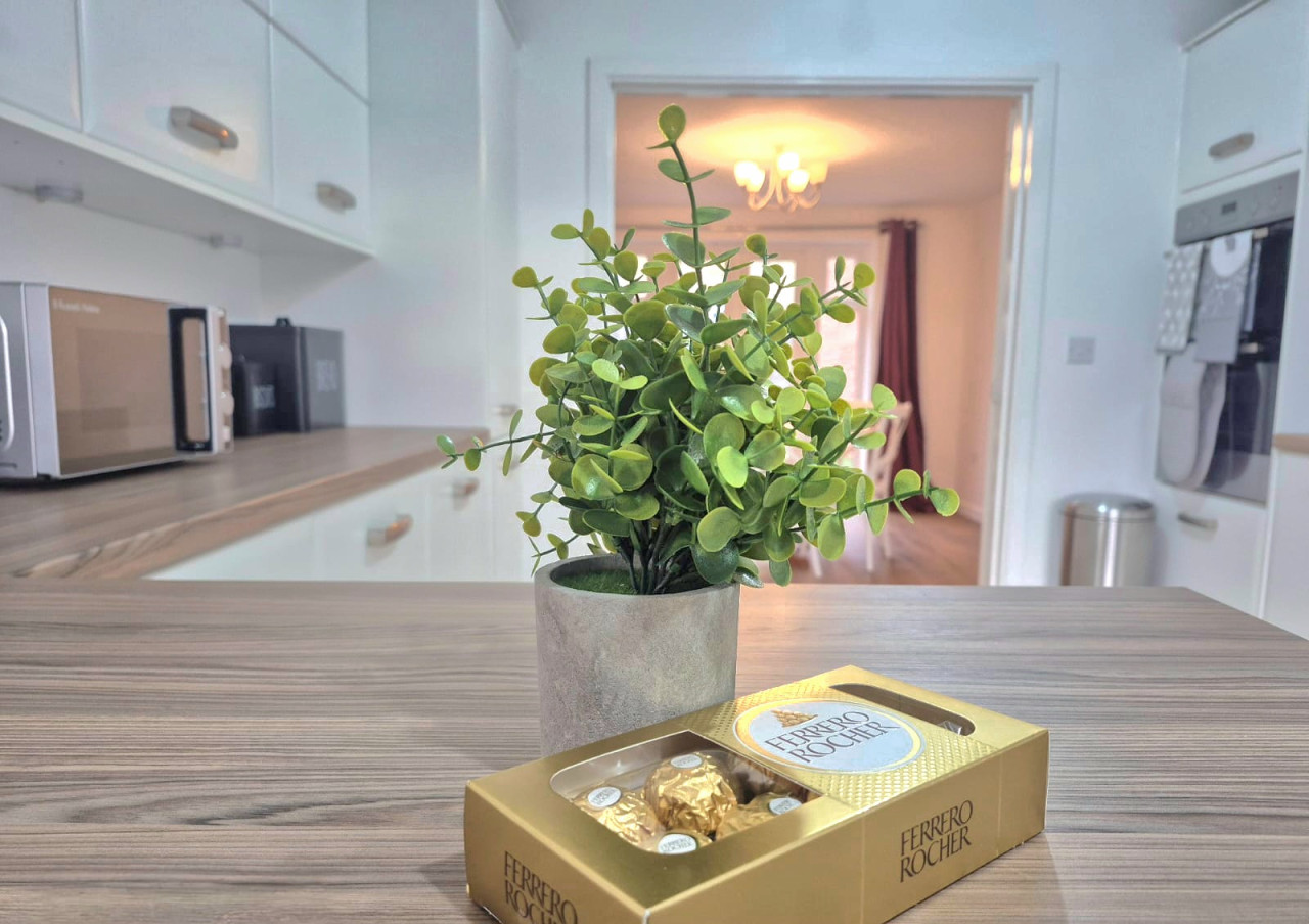 5 Bedroom House in Cheltenham, Sleeps 11 - Bishops Cleeve