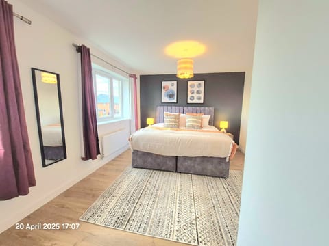 5 Bedroom House in Cheltenham, Sleeps 11