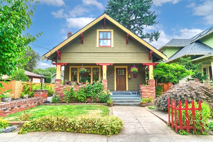 Bike'N'Roll Craftsman + 2 Free Bikes for Your Stay - Portland