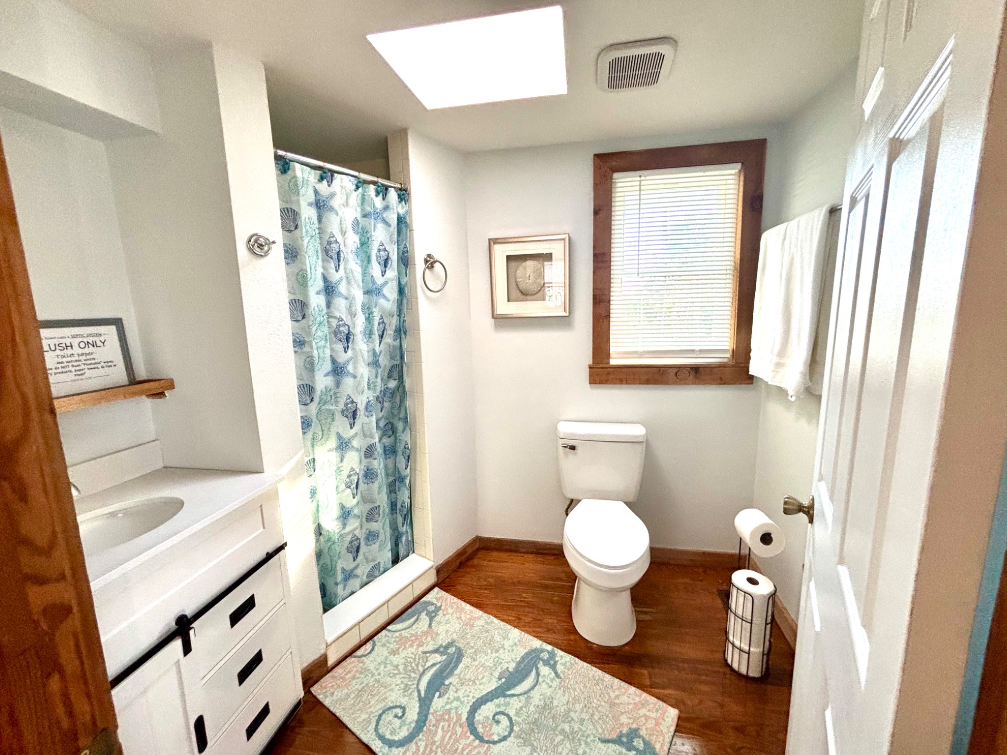spacious private bath spacious private bath - Tree house by the beach - Venice