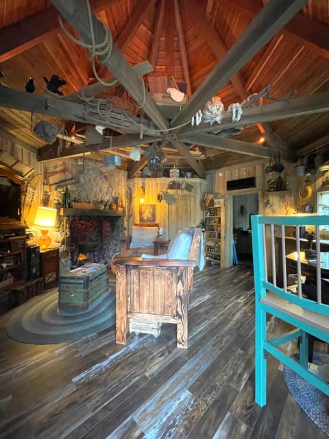 Half-Giant Hut