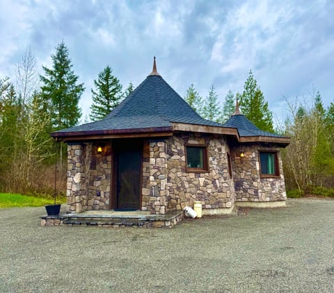 Half-Giant Hut