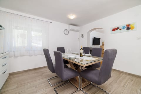 Apartment Dijana - Unit 377187-13