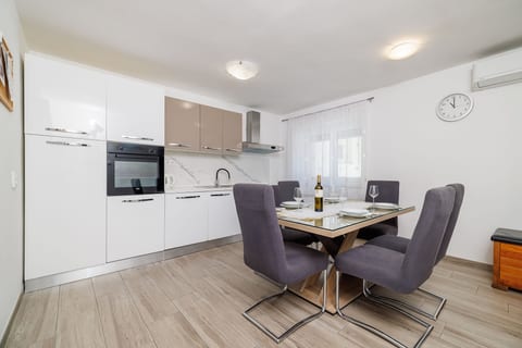Apartment Dijana - Unit 377187-13