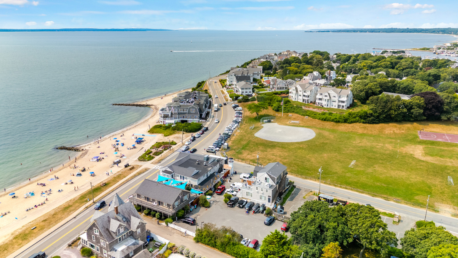 Direct Ocean View Studio | 2 Double Beds + Kitchenette (102) - Falmouth