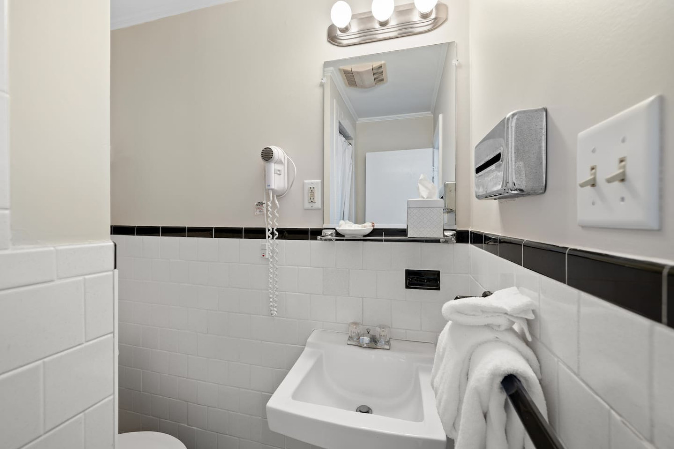 cozy-queen-retreat-or-walk-to-beach-(304)/